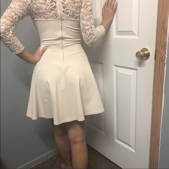 Lace nude dress - Picture 2 of 2